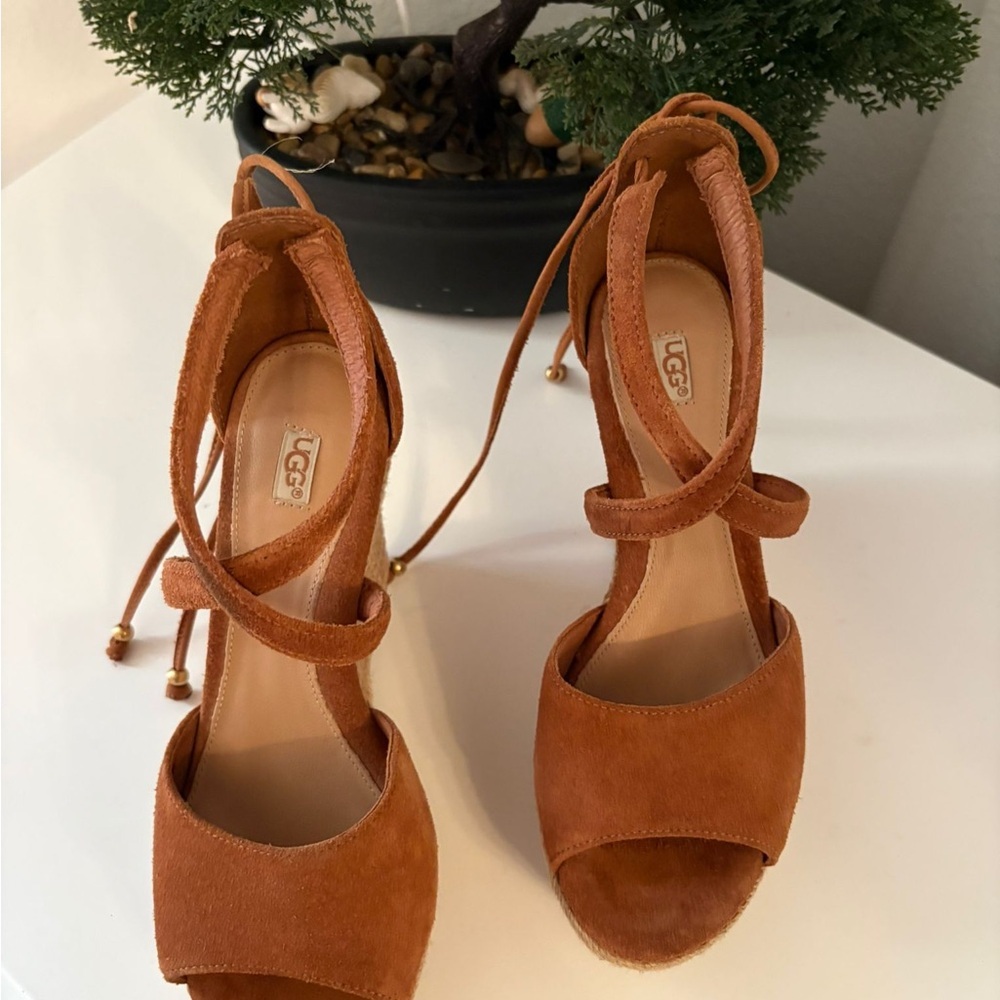 UGG NEW Women's Brown Suede Wedge Sandals - Picture 5 of 7